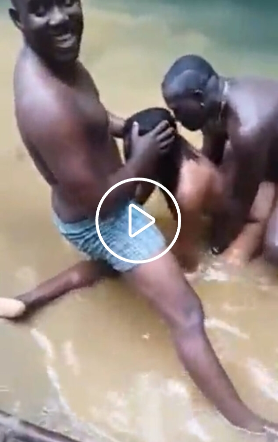 Men fuck threesome in the stream